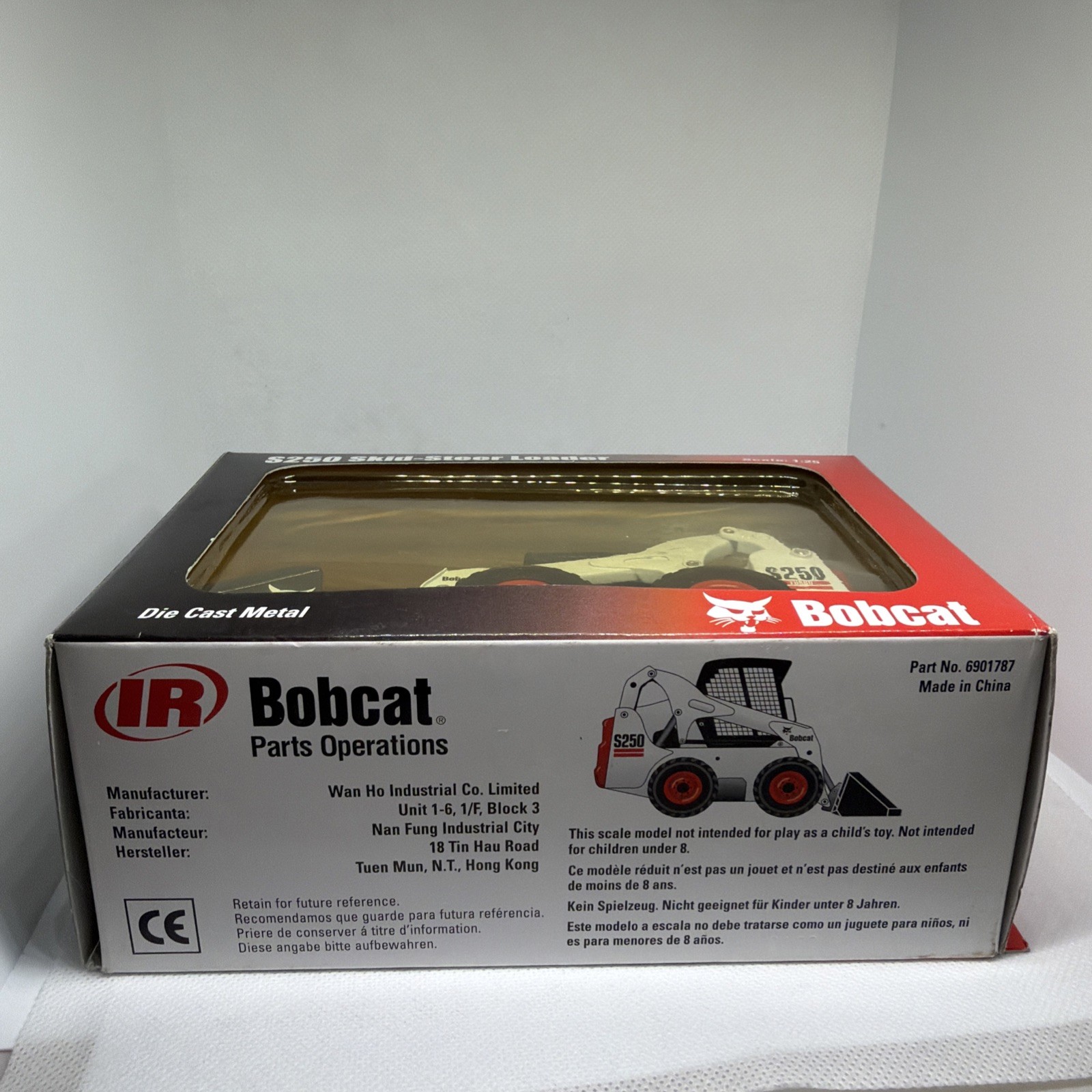 NEW IN BOX Bobcat 1:25 Scale S250 Skid-Steer Loader