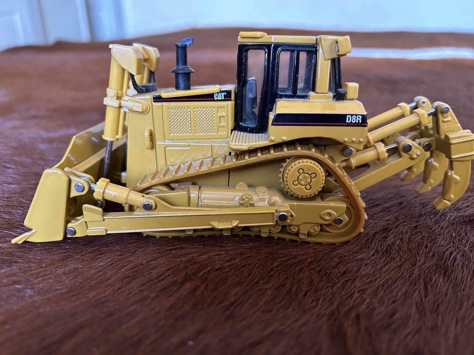 Norscott 1/50 Caterpillar D8R Series II Track-Type Dozer With Blade