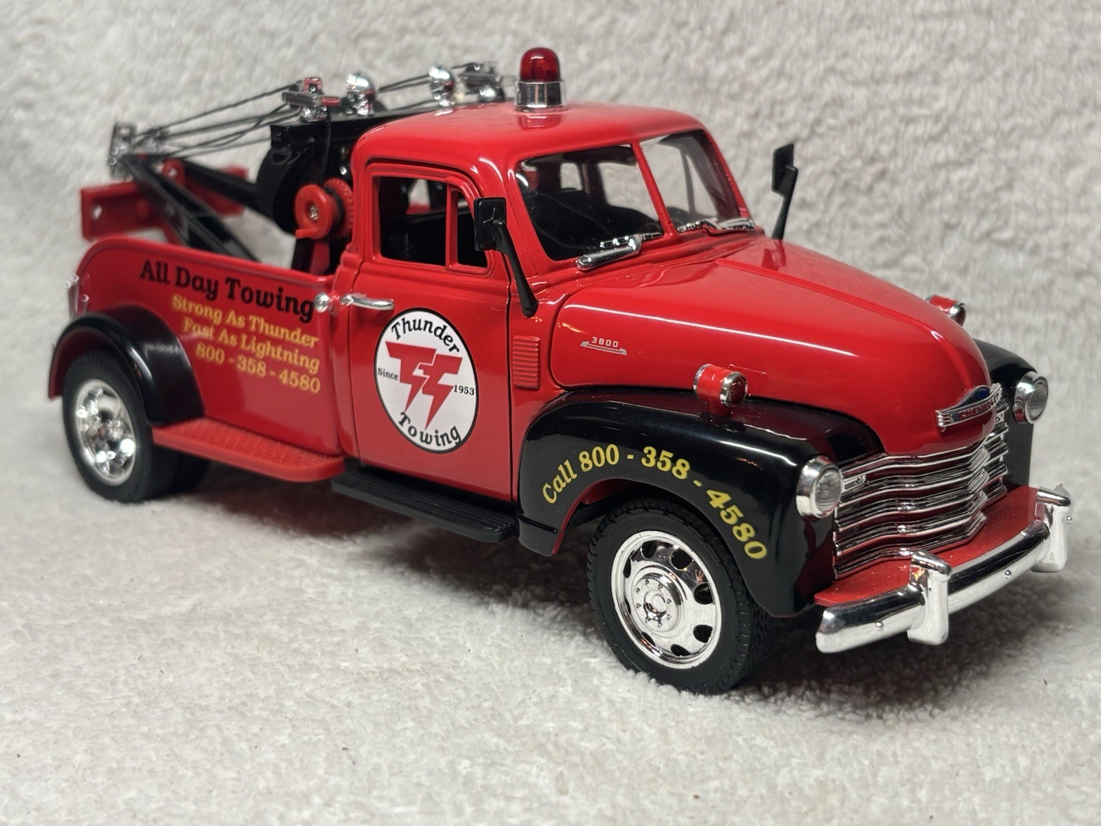 JADA 1953 Chevy 1300 Wrecker Thunder Towing, Red, 1:24 Dieset ￼