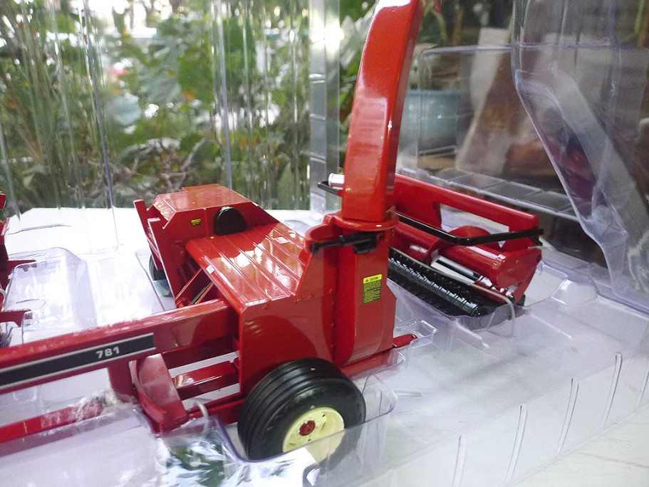 1:16 SpecCast ​CUST 2097 CASE IH 781 Forage Harvester Farm Machine Diecast Model