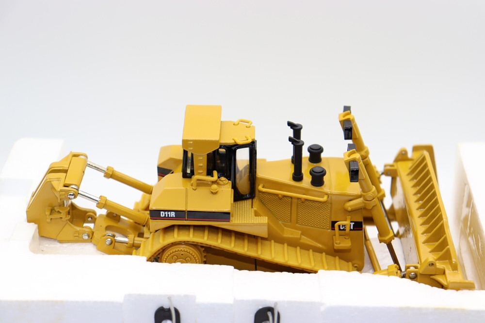 Norscot CATERPILLAR 1/50 Cat D11R Track-Type Tractor For Collection Gift