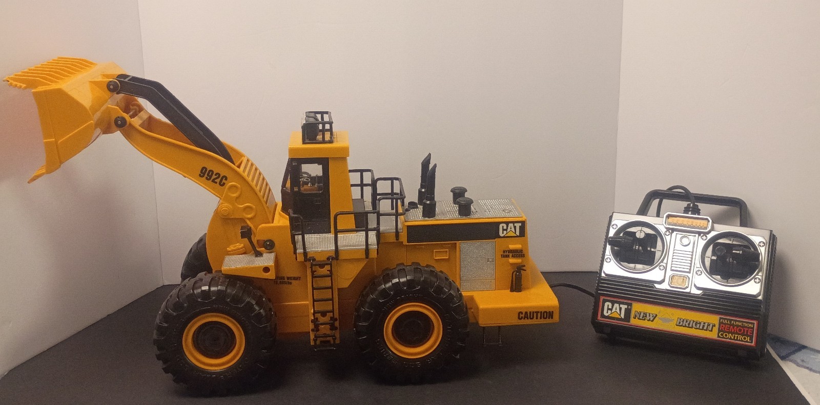 New Bright The Cat 992C Power Loader Tractor With Remote Vintage 1986 21″ Works!