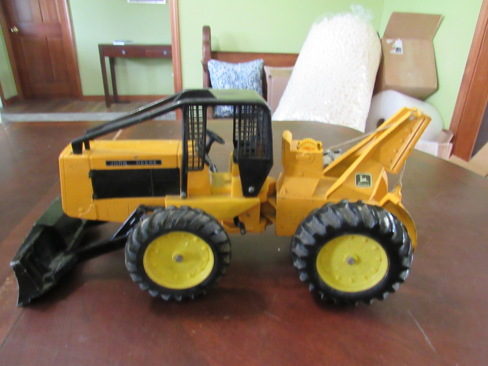 VINTAGE ERTL 1/16 SCALE JOHN DEERE LOG SKIDDER – VG ORIGIAL CONDITION