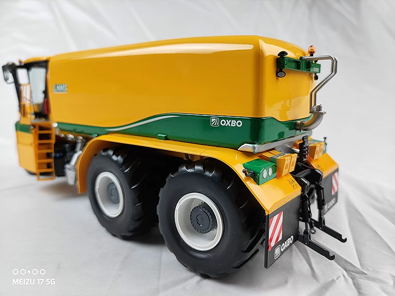 TEKNOPloeger Oxbo AT5150 LNMS Slurry Tanker NEW IN BOX 1:32
