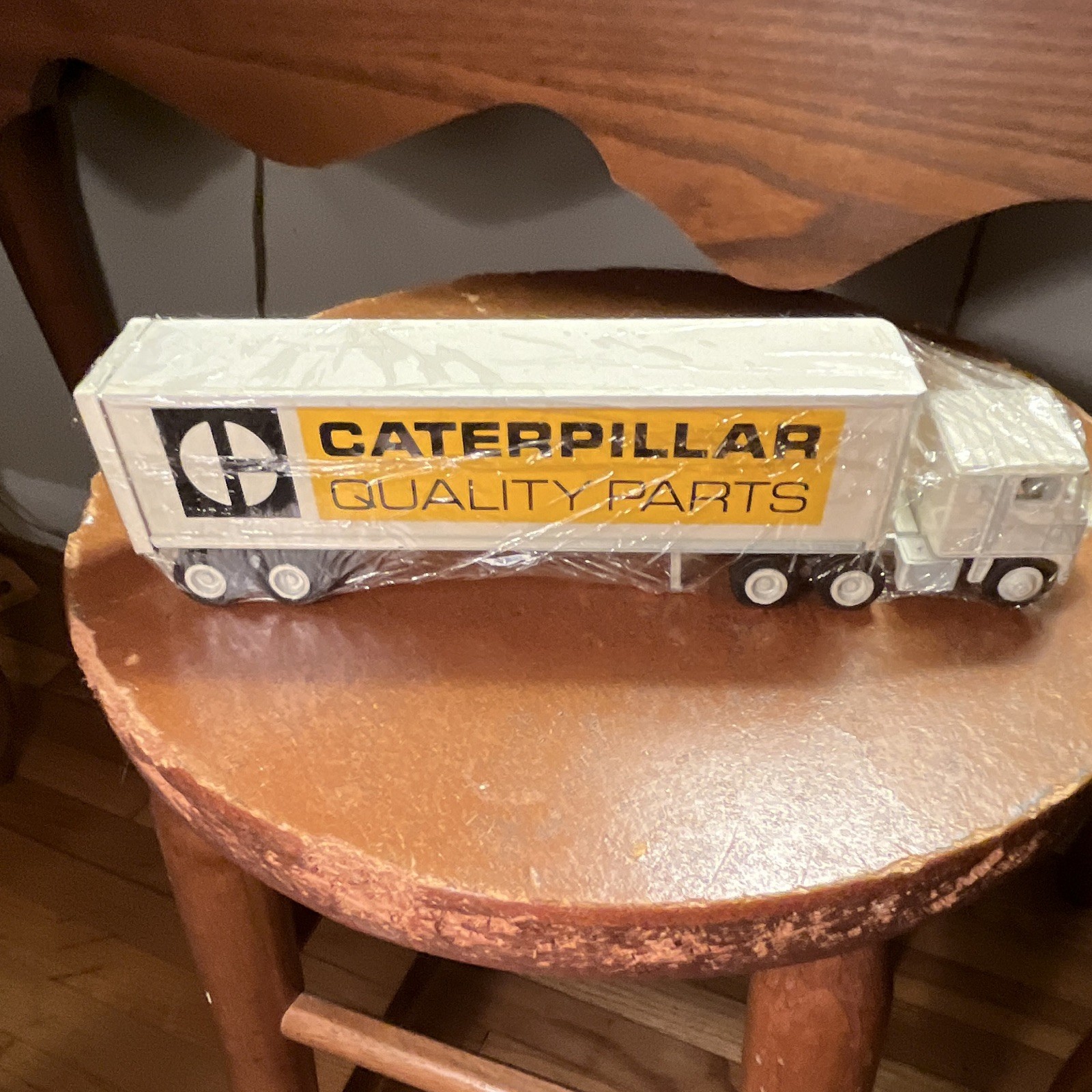 WinRoss 1:64 Caterpillar Diecast Semi Truck & Trailer, Mint Condition