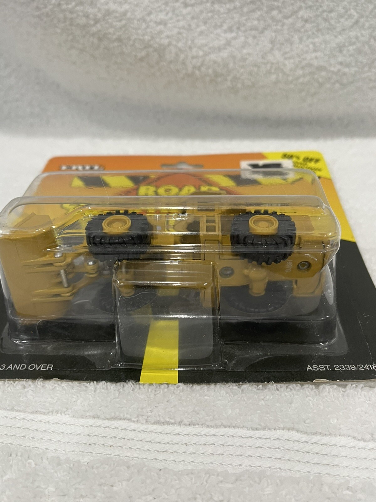 ERTL Road Construction Ahead Caterpillar 950F Wheel Loader 1995 Die-Cast NEW