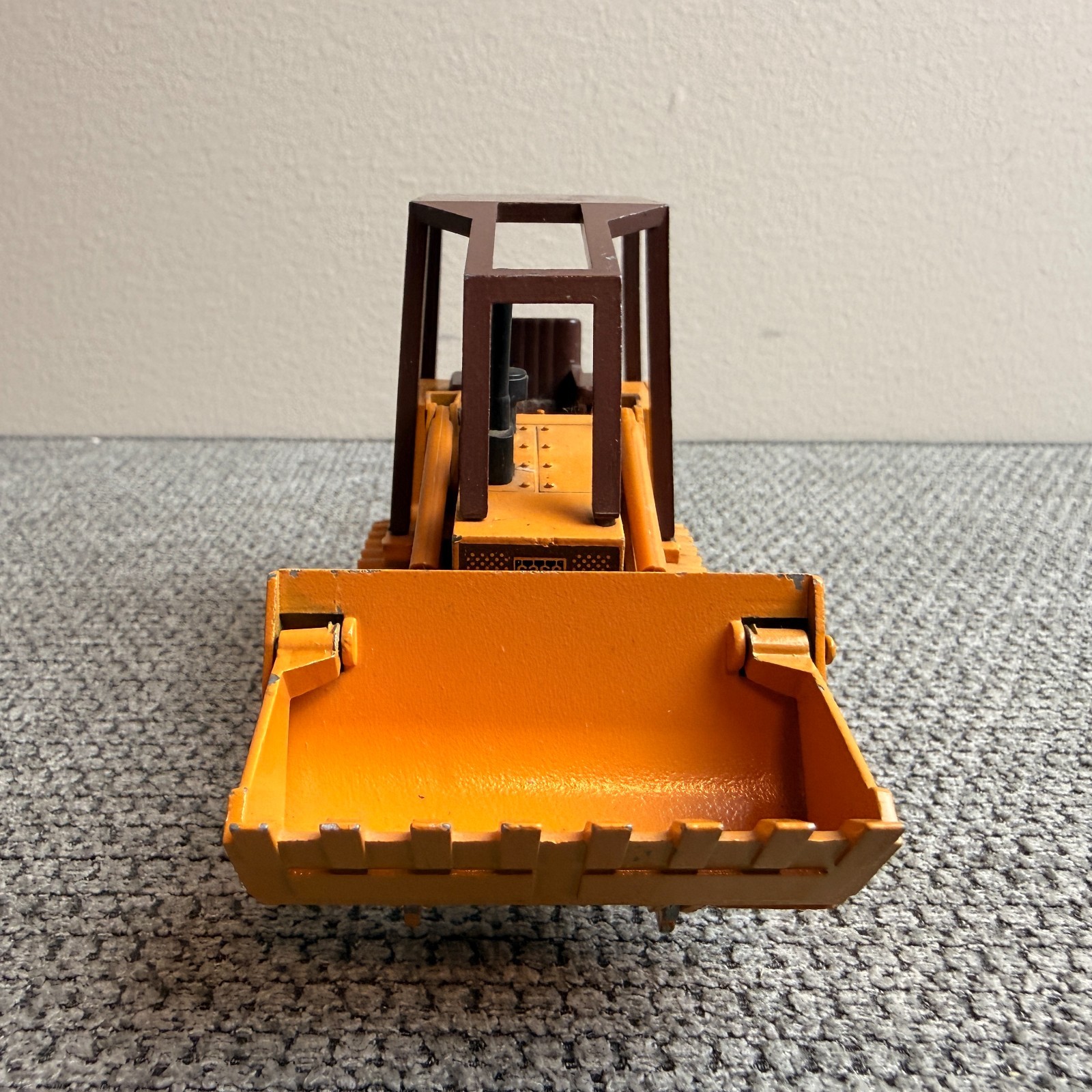 Case 855D Track Loader – CAB – 1/35 – NZG – Conrad NZG West Germany
