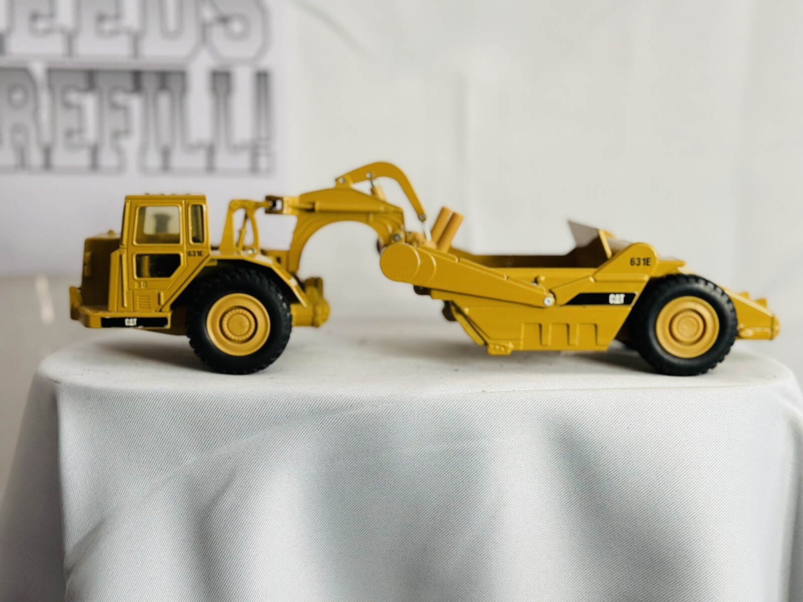 Ertl 1:50 Scale CAT CATERPILLAR 631E Scraper Diecast Metal