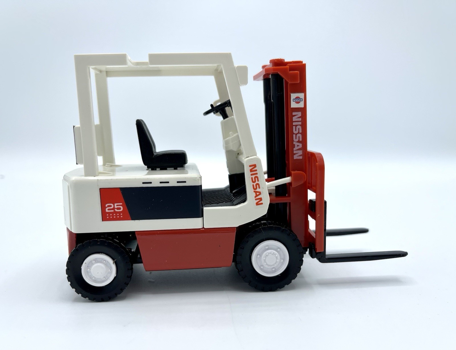 New in Box T-79 NISSAN FORKLIFT Diapet BX Series Diecast Red 1:24 Scale Mint