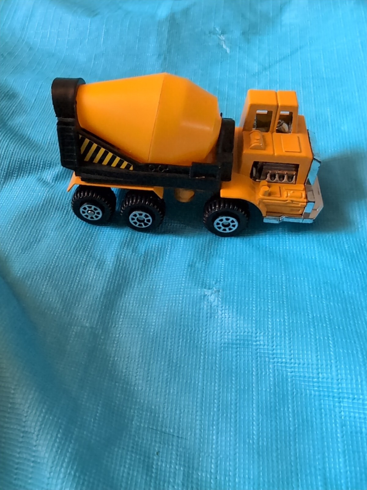TOOTSIE TOY Construction Equipment Cement Mixer Truck Yellow 4″ Diecast