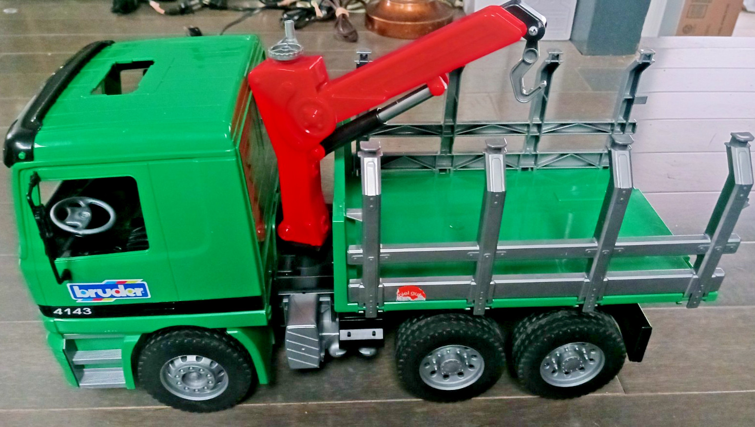 BRUDER TOYS 4143 LOGGING TRUCK MERCEDES BENZ + CRANE TILT CAB EXCELLENT!!!
