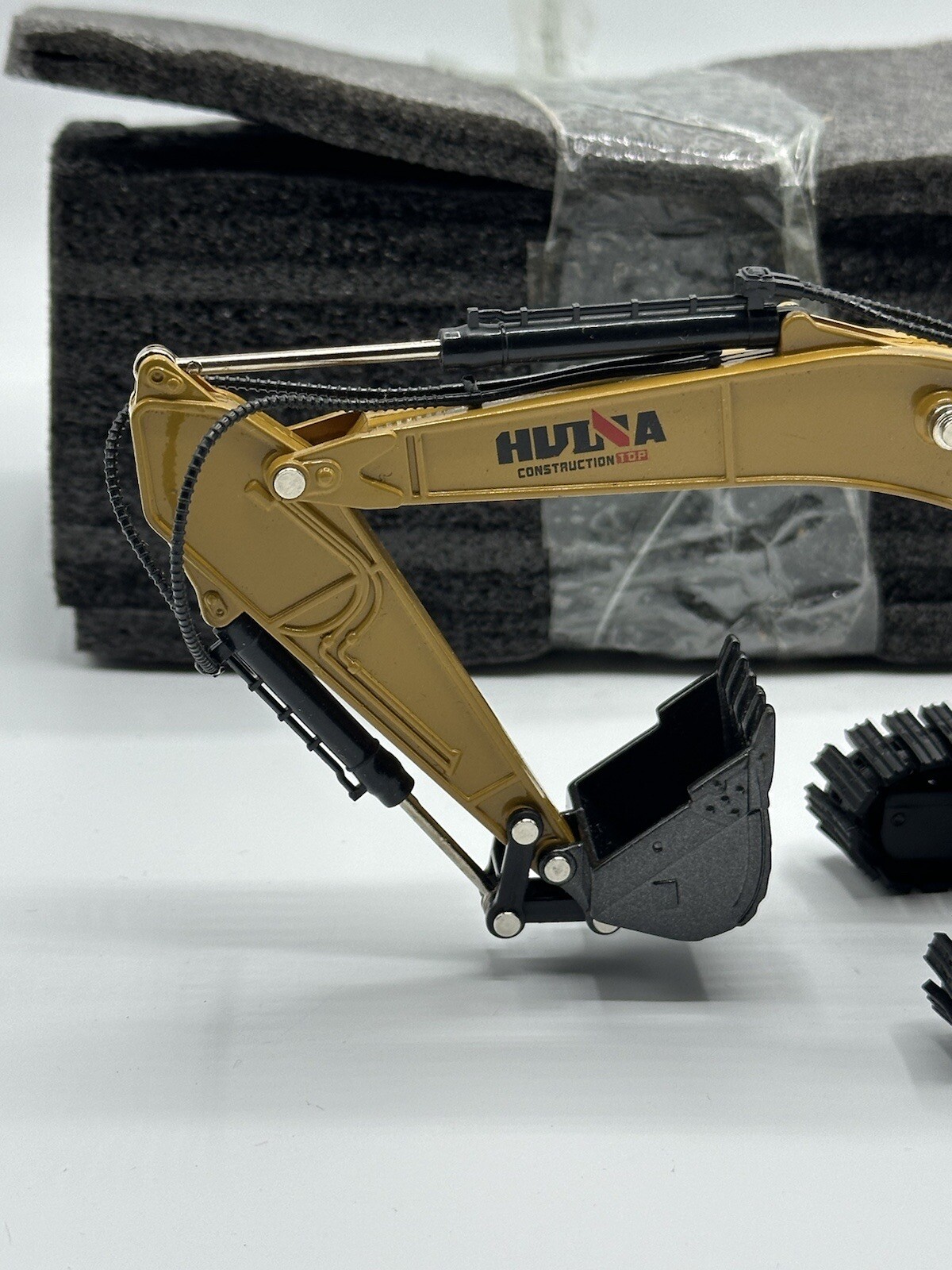 NEW Huina Excavator Construction Top Toy Diecast Metal