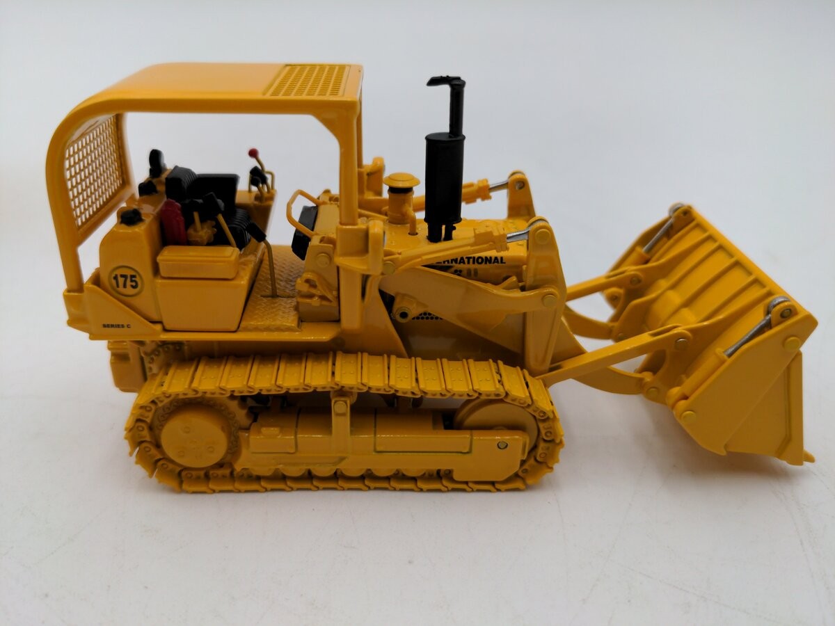 First Gear 50-3058 1:50 DC International Harvester 175C Crawler/Loader W/Driver