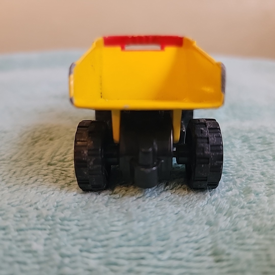 1/64 Maisto Hasbro Tonka Dump Truck Yellow 2 3/4″ Diecast Mini Toy 2005