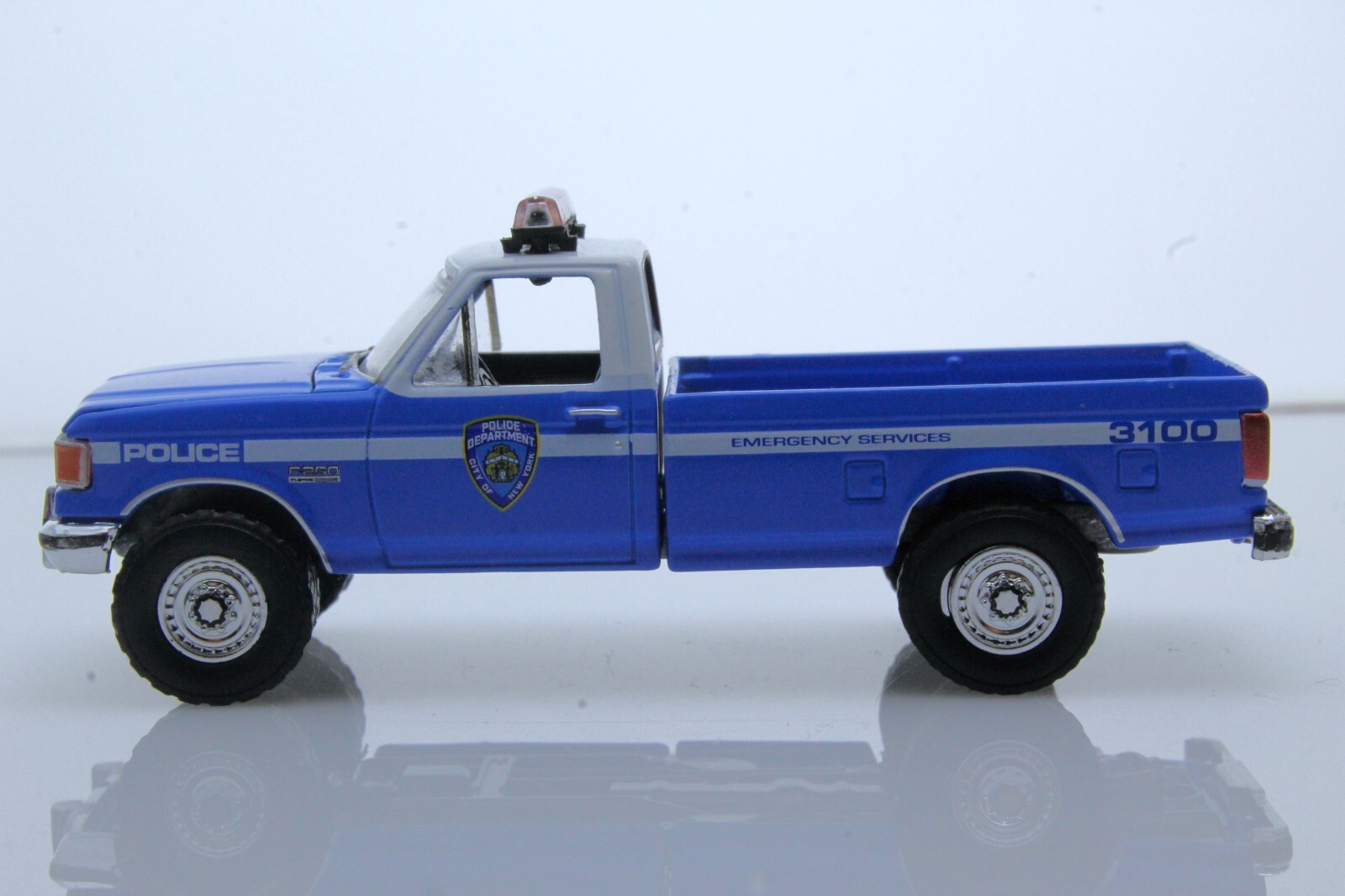 1991 Ford F-250 Bricknose NYPD New York City NYC Police Car 1:64 Diecast Model