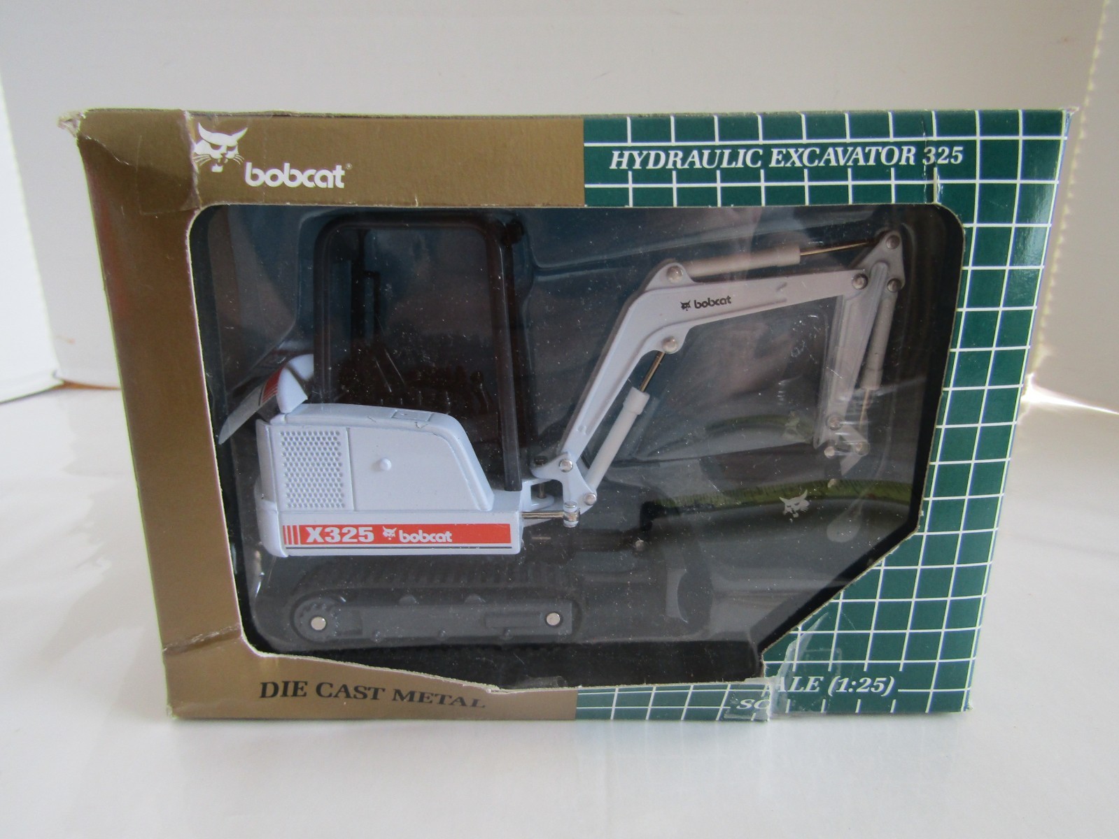 DIECAST TRUCK CONSTRUCTION BOBCAT EXCAVATOR X325 MELROE COMPANY 1:25 SCALE