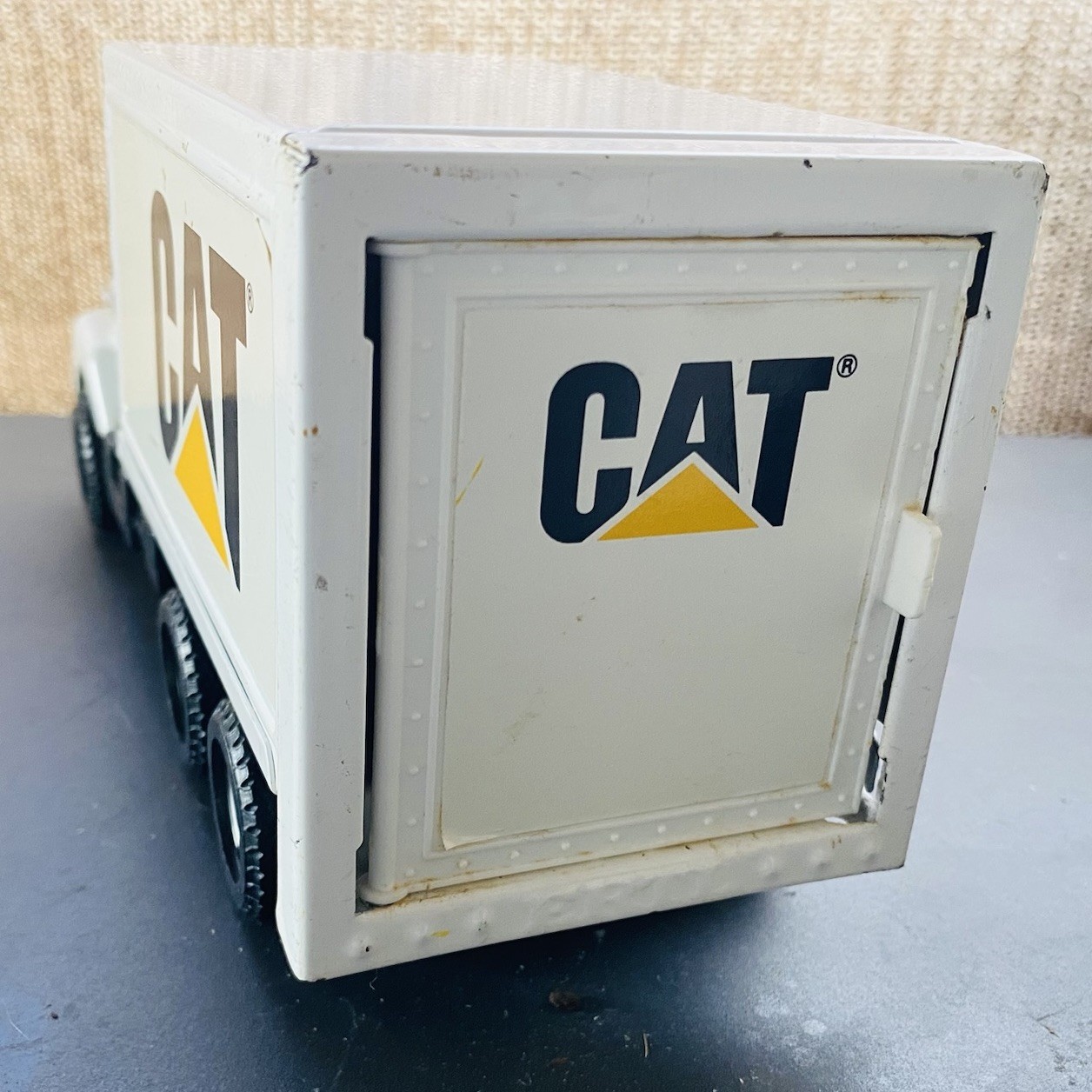 VINTAGE RARE ERTL CAT INTERNATIONAL CATERPILLAR DELIVERY TRUCK METAL (20C)