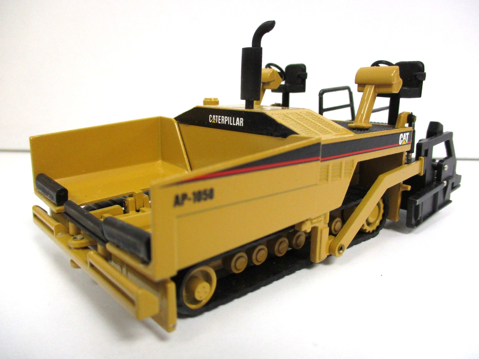 NZG – CATERPILLAR CAT AP-1050 ASPHALT PAVER – 1/50 DIECAST