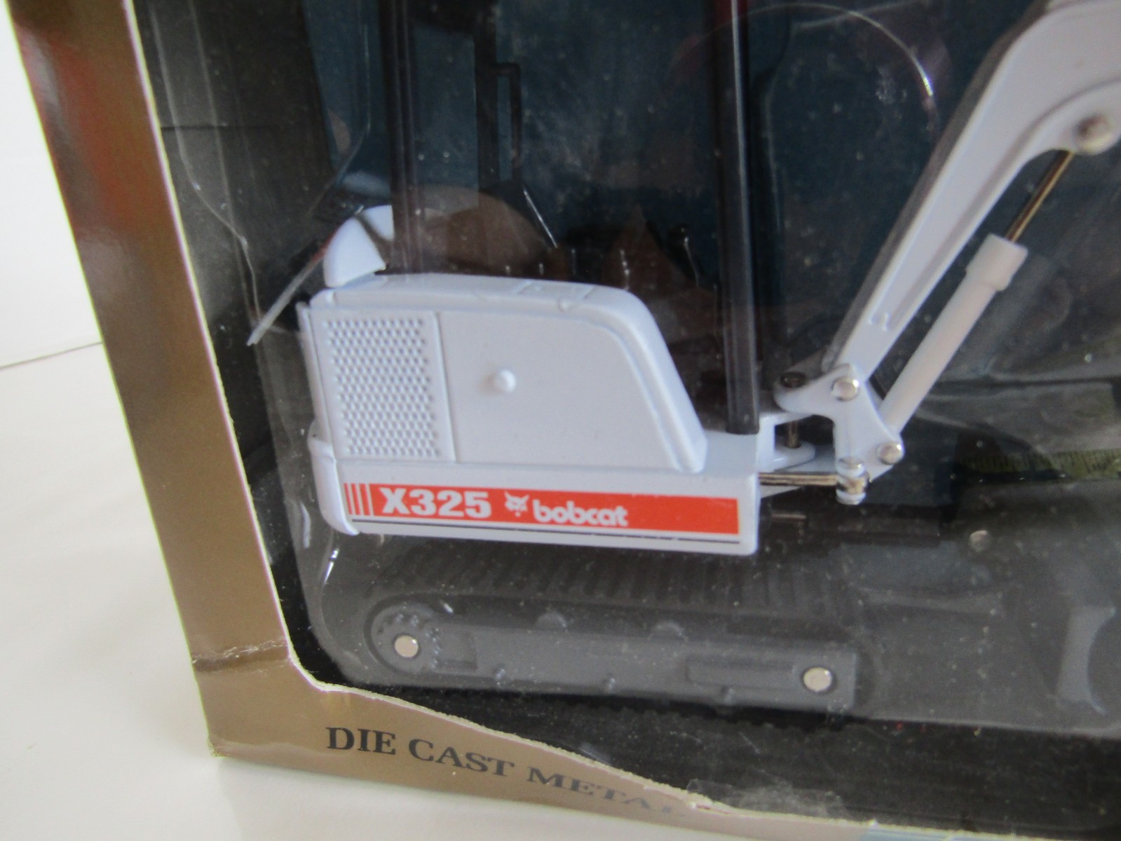 DIECAST TRUCK CONSTRUCTION BOBCAT EXCAVATOR X325 MELROE COMPANY 1:25 SCALE
