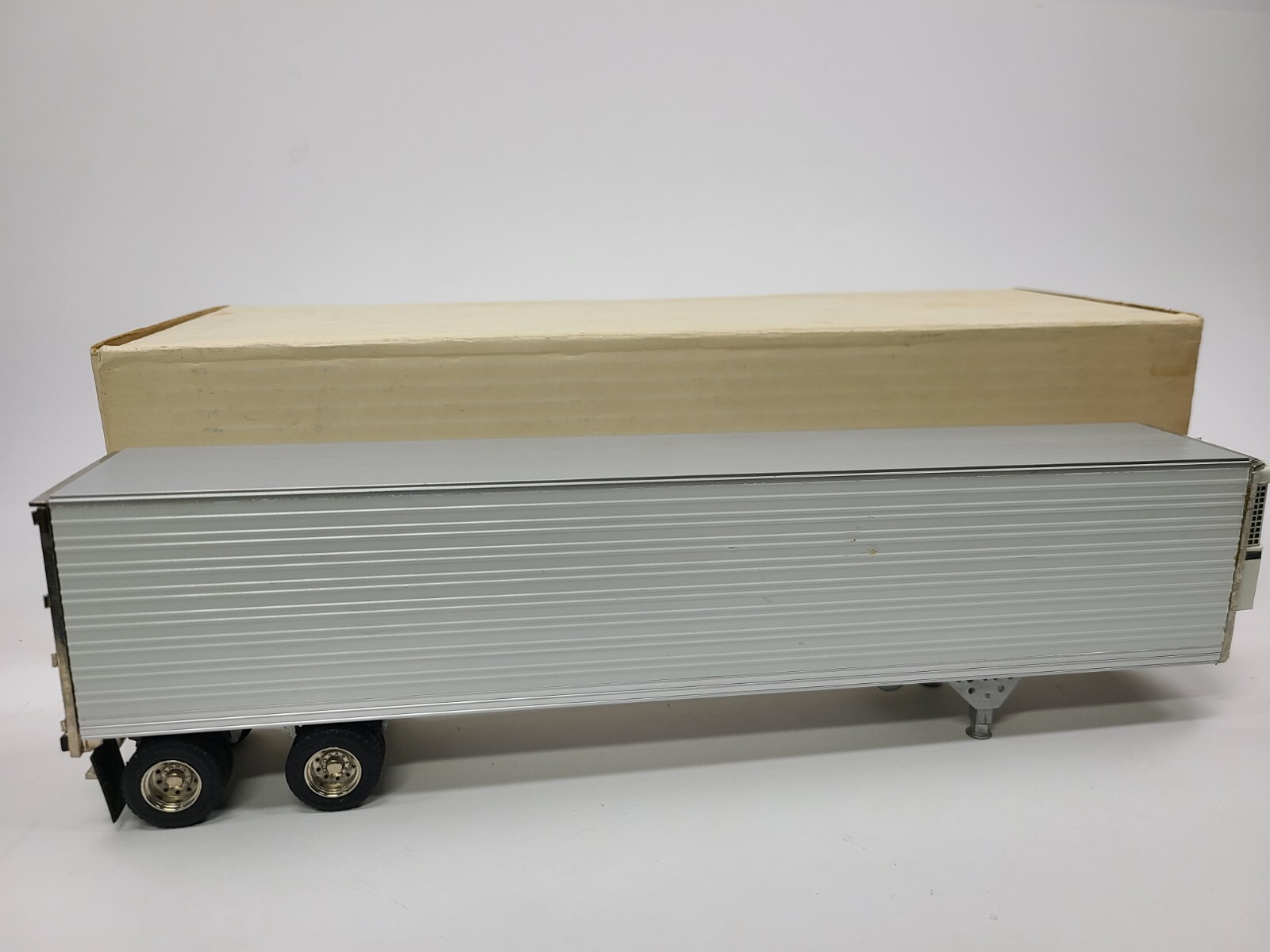 Utility 48′ Thermo King Reefer Van Trailer Truck Miniatures 1:48 Scale Model