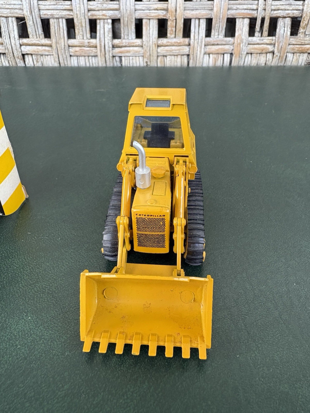 VINTAGE NZG CATERPILLAR 955K TRACK LOADER 1:50 No. 116 Boxed with Shovel