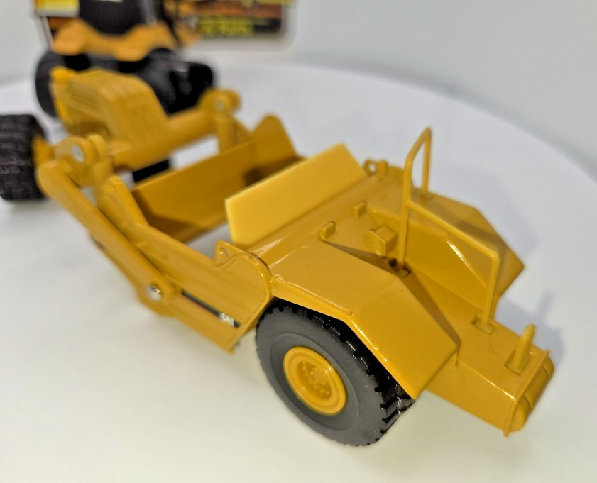 Cat 611 Prime Mover with Custom Water‑Hauler – 1/64 Scale Construction Model