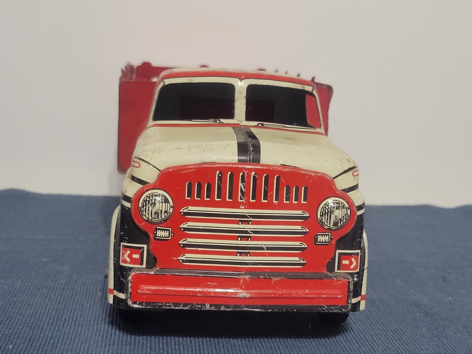 ​Vintage 1950s Marx Lumar Tin Litho Stake Bed Truck – COE Design – All Original