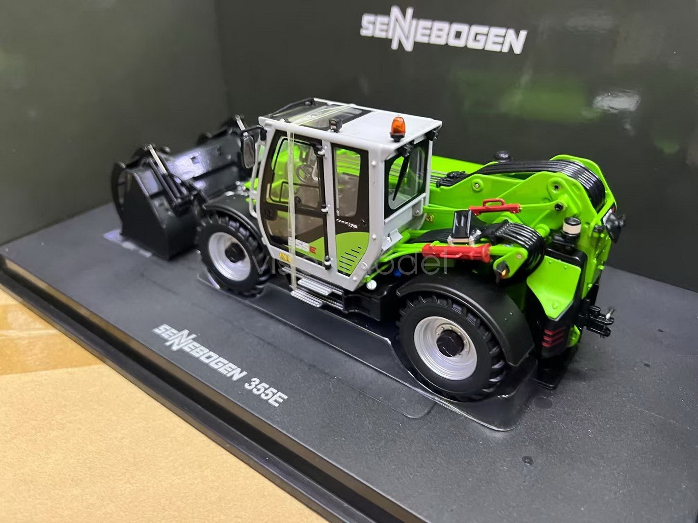 UH 1/32 Scale For Sennebogen 355E Telescopic Loader Diecasr UH8170 Toys Gift NIB