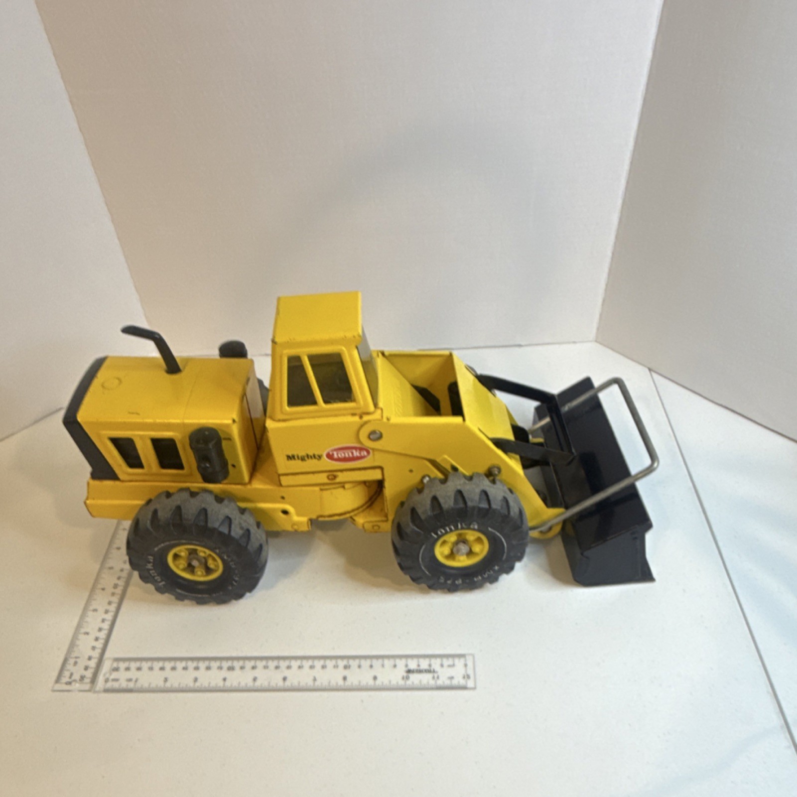 Tonka Mighty Tonka Vintage Yellow Front End Loader Construction Toy Vehicle