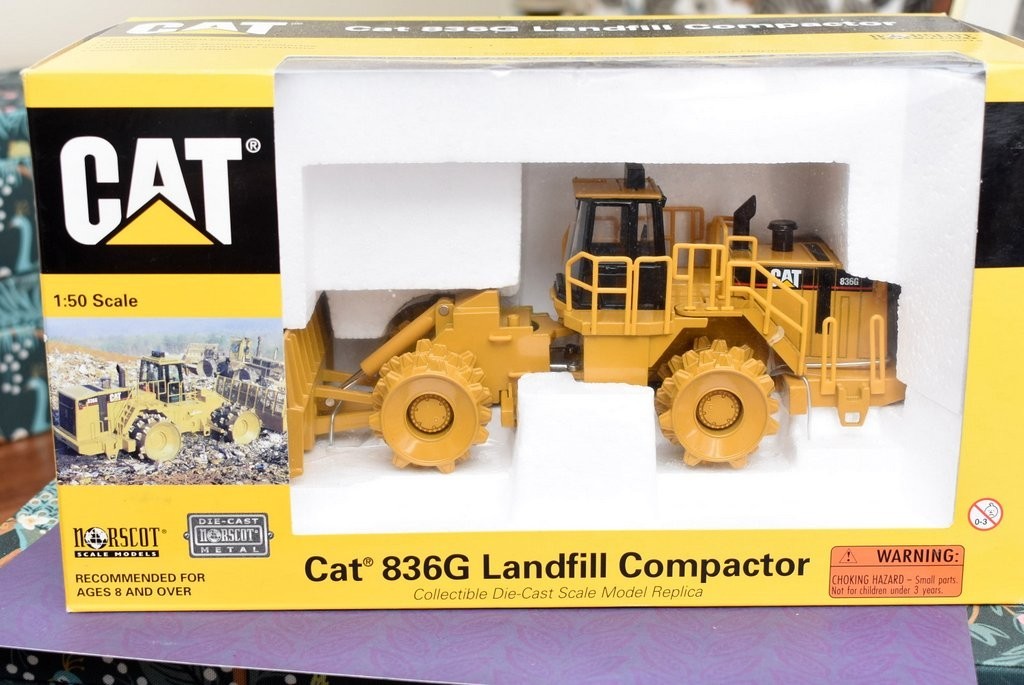 1:50 NORSCOT CAT 55074 836G Landfill Compactor NOS