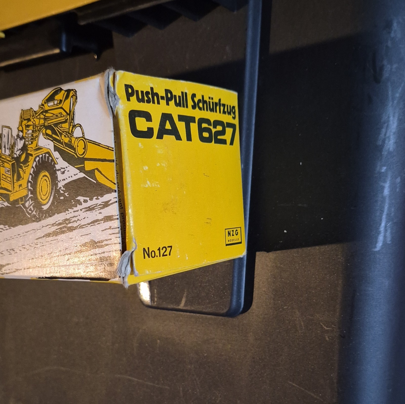 NZG CAT 627 Push-Pull Scraper 1:50 Yellow Diecast Model No.127