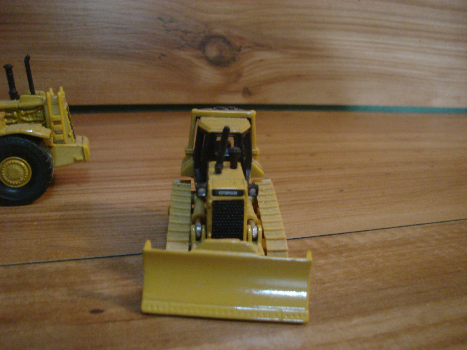 Norscot HO Scale Cat 627G Auger Scraper With Auger/ Cat D5M LGP Track