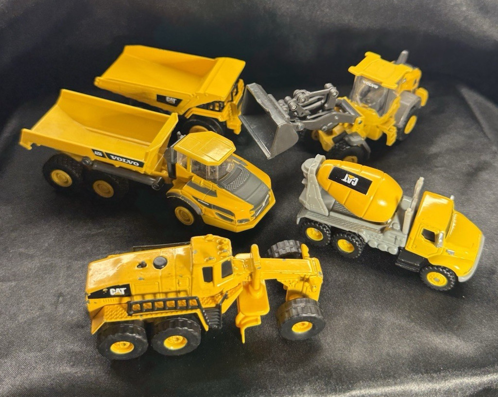 New-Ray / Funrise Construction Articulated Dump Truck Loader Grader Cement Lot