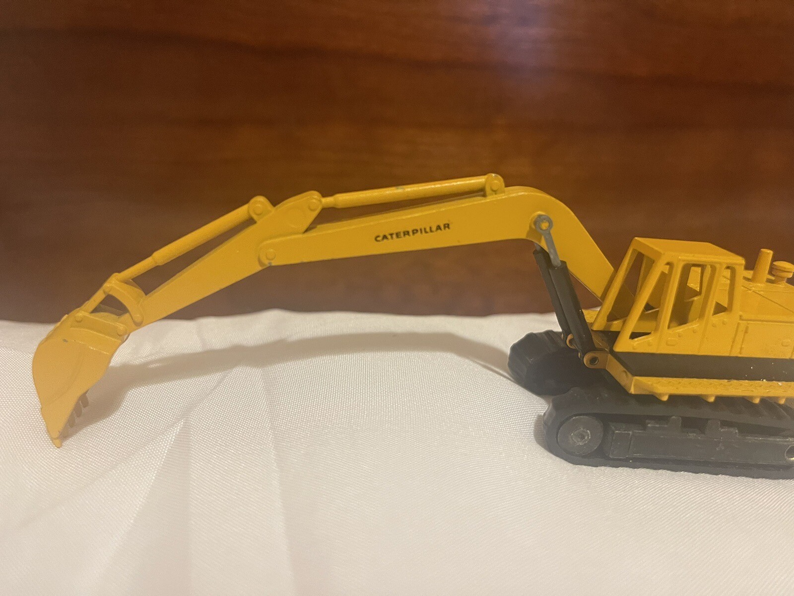 NZG Caterpillar EXCAVATOR VTG WEST GERMANY 1/87 Scale NICE No 143