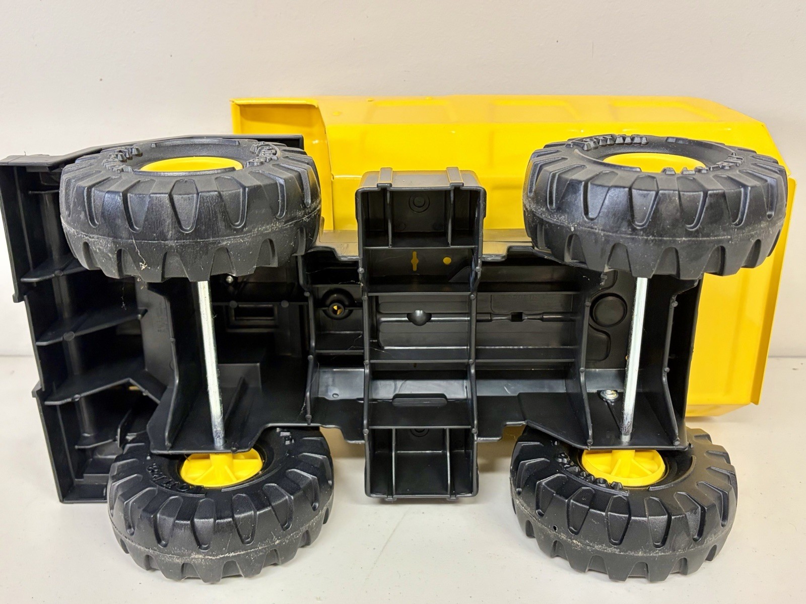 Tonka Mighty Dump Truck 354 Metal/ Plastic Hasbro 2012