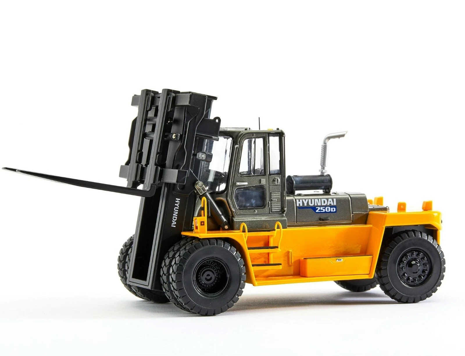 Hyundai 1/30 Scale 250D Forklift Truck Die Cast Heavy Equipment Model 217SM0023