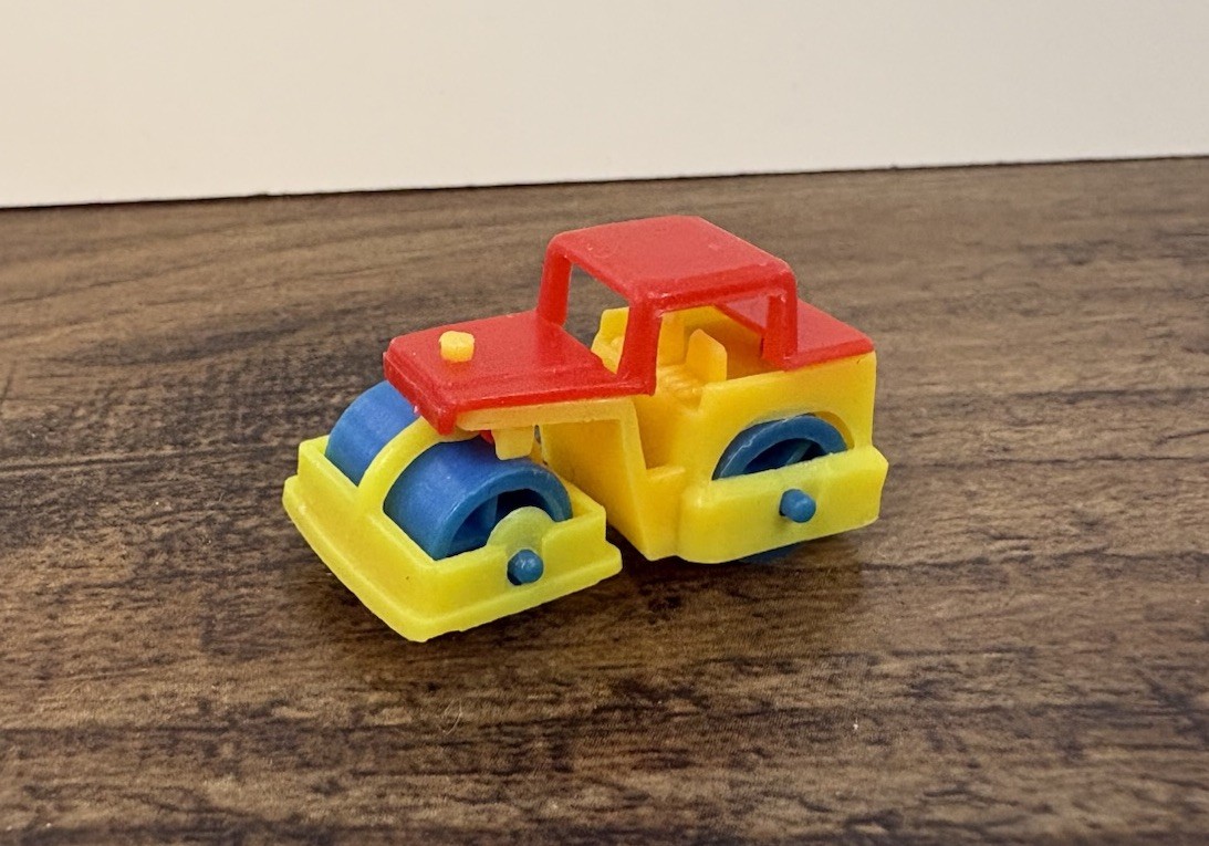 Miniature Plastic 1.5″ Steam Cement Roller Toy Vehicle Car Cracker Jack Toy