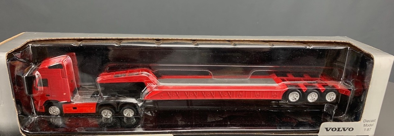 HO MotorArt Diecast Volvo 460 Semitractor & Lowboy Trailer Red HO7670