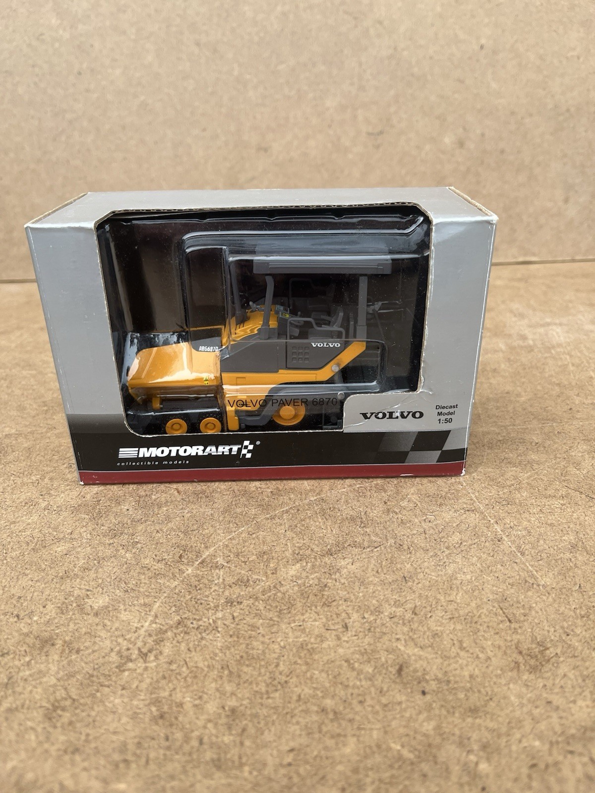 RARE!! Construction vehicle 1/50 Motorart. Volvo paver 6870 . Mint Vehicle