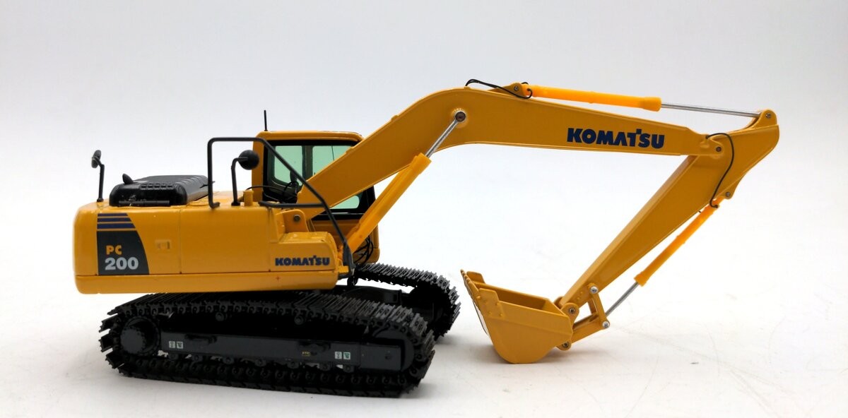 NZG 632 1:50 Scale Diecast PC200-8 Komat’su Excavator NIB