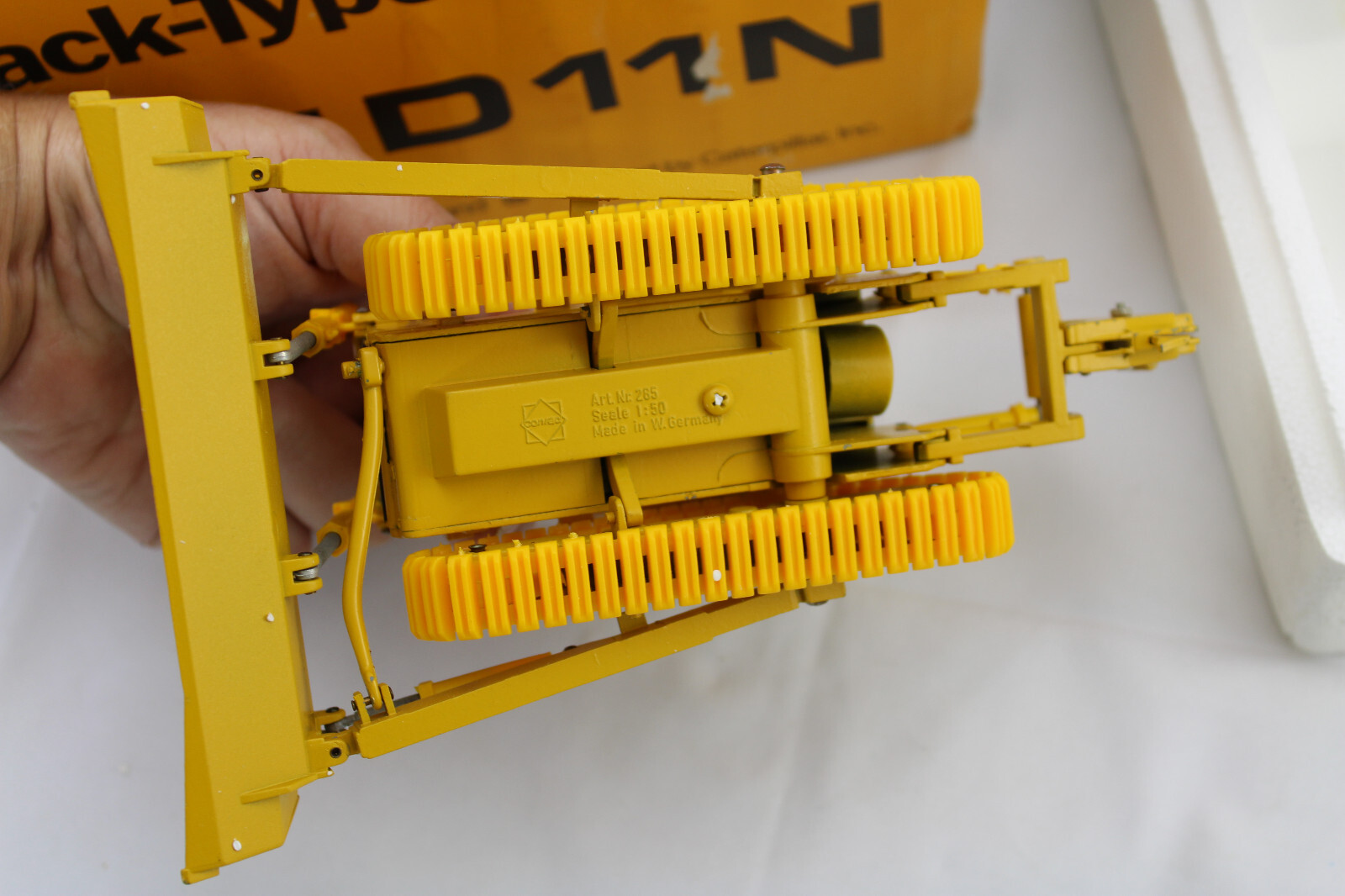 Diecast – Conrad 2852 – CAT D 11N Track-Type Tractor