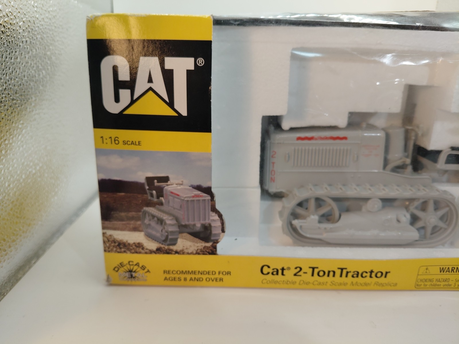 Vtg Cat 2-ton tractor 1:16 scale NIB by Norscot models, made in China 2001