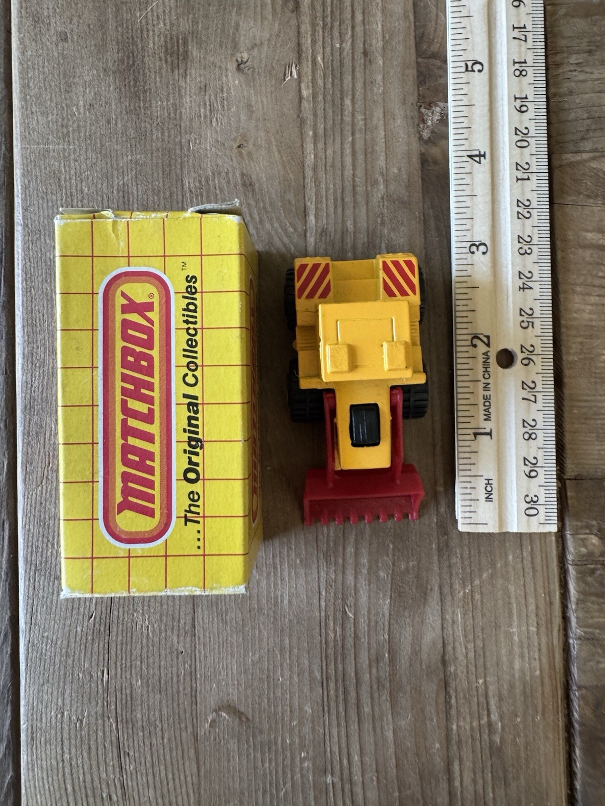 1980s vintage Matchbox MB29 Shovel-nosed Tractor w/ original box