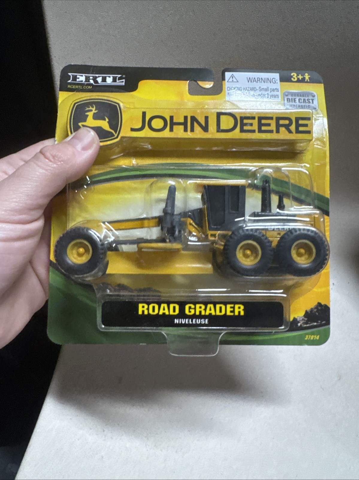 Ertl 2006 John Deere Road Grader Niveleuse # 37014