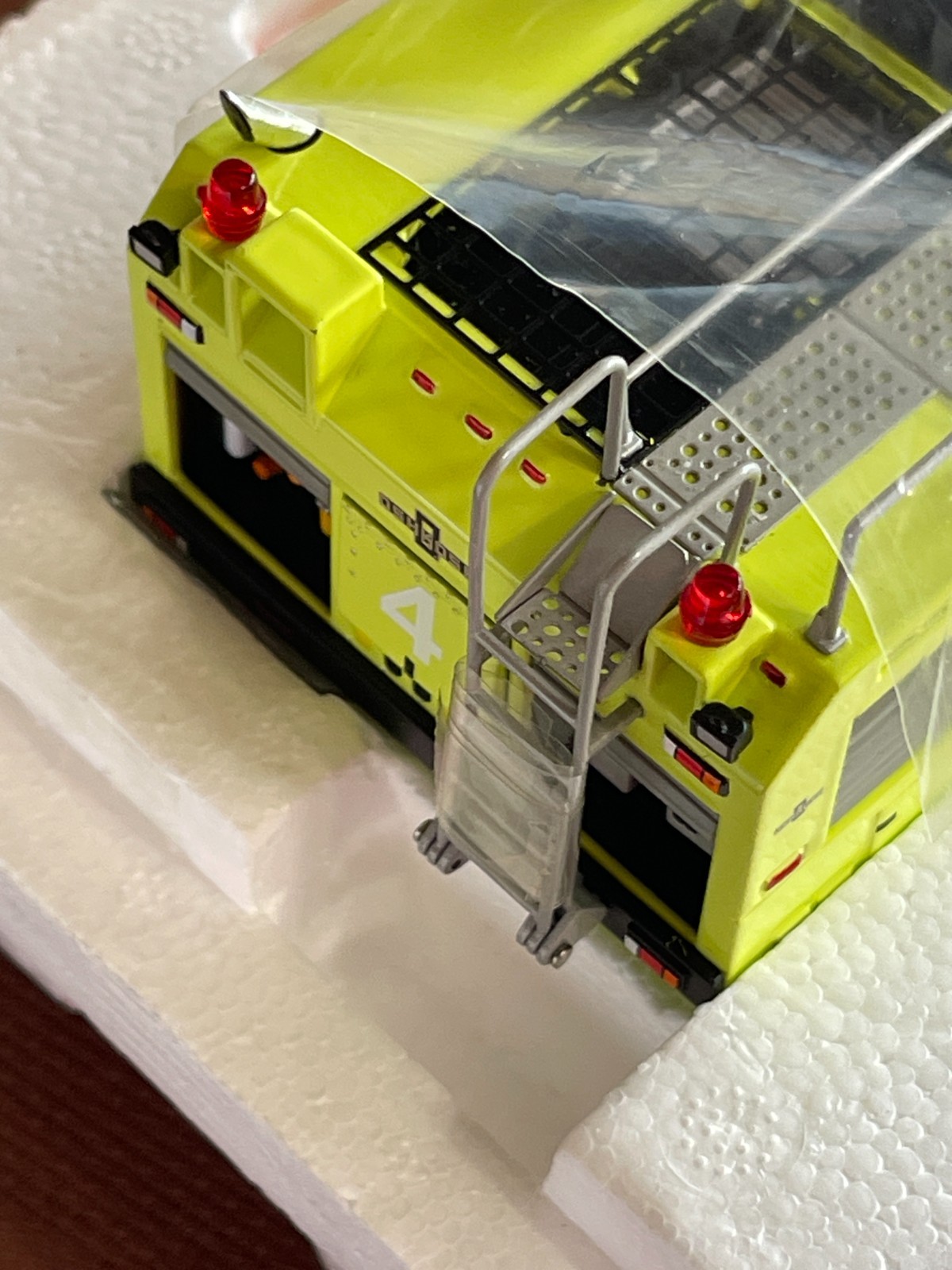 Oshkosh Striker 3000 ARFF TWH 078-1088 Airport Emergency Vehicle