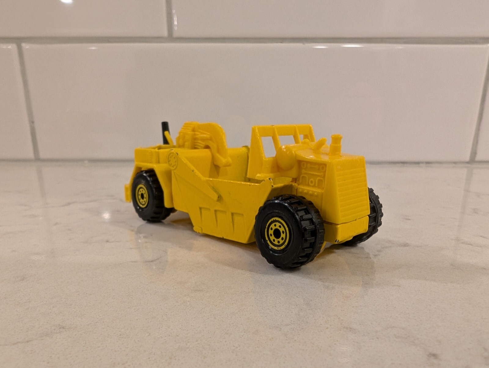 VTG 1980s 1990s Hot Wheels CAT Earth Mover wheel tractor-scraper #3715 DAMAGED