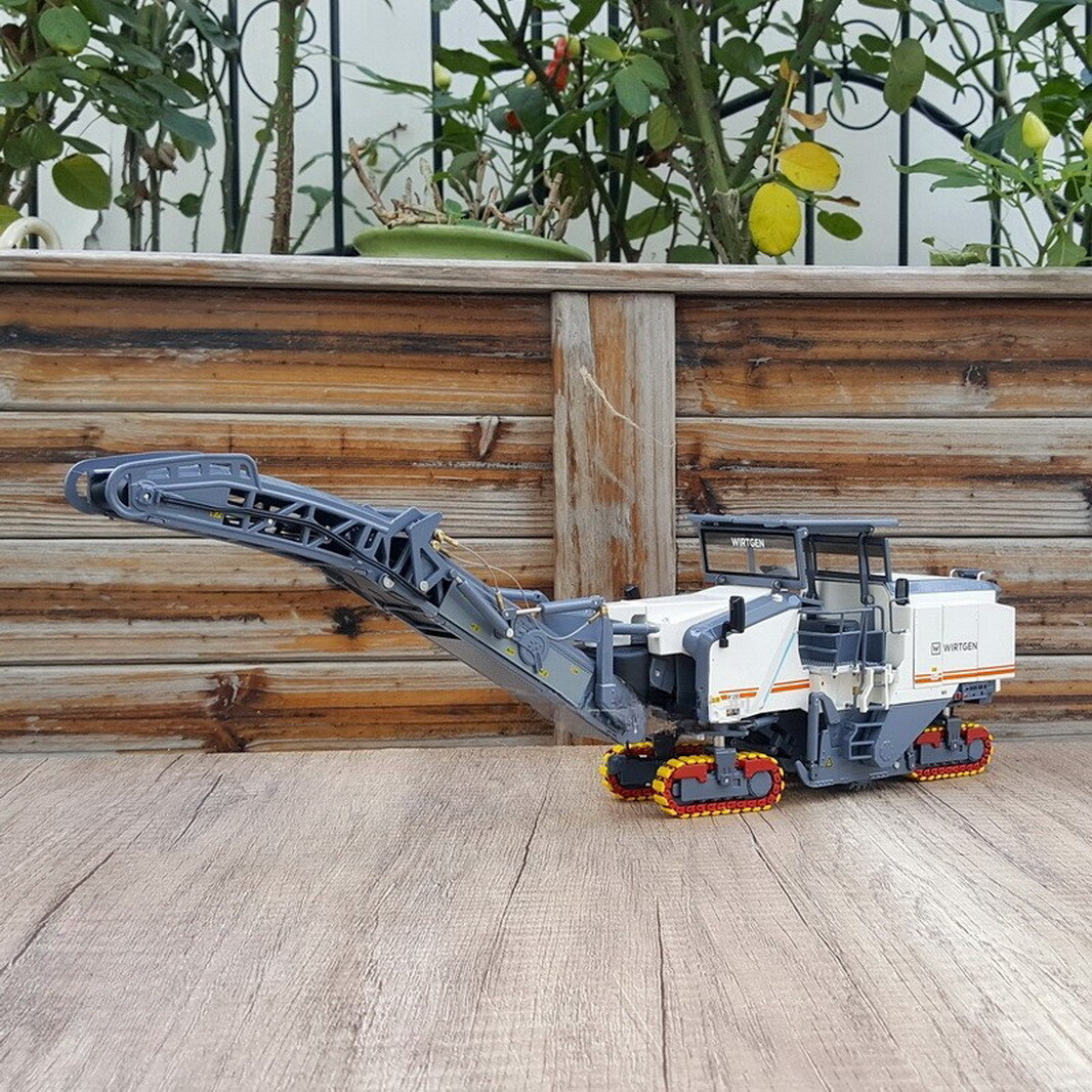 1/35 Scale WIRTGEN W195 Pavement Milling Machines Diecast Model Toy