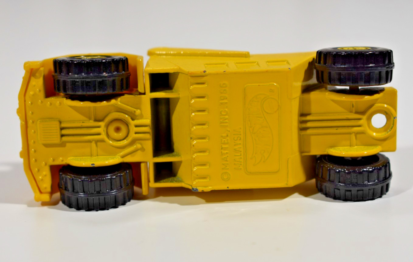 Hot Wheels Workhorses CAT Earth Mover Tractor – Incomplete – Missing Rear Cover
