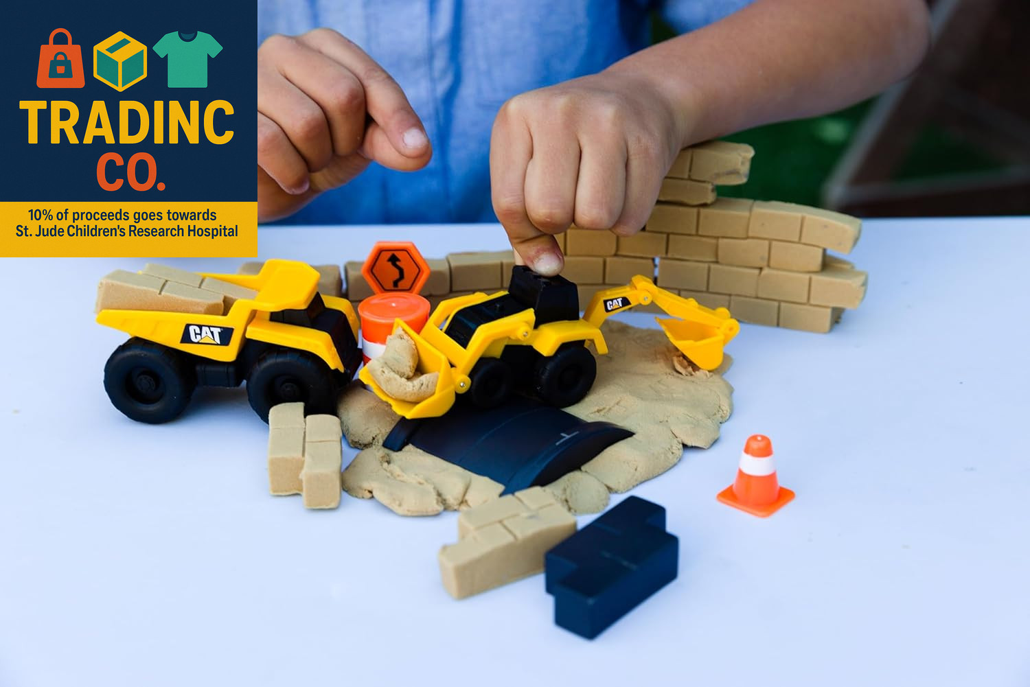 Construction Toys, Dig N’ Build Dirt Playset with 10 Oz of Compound, 2 Little Ma