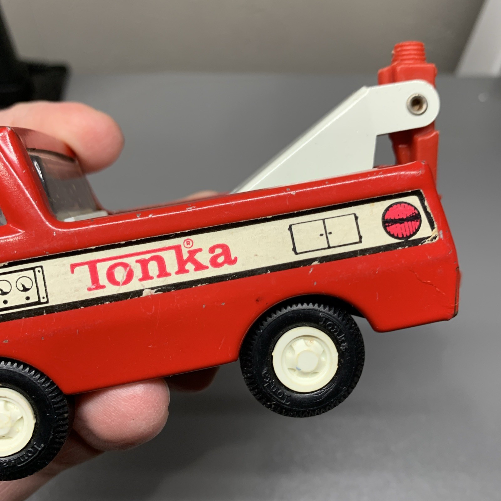 Vintage 70’s Tonka Mound, MINN Mini Red Tow Truck Pressed Steel 5inx2.5in